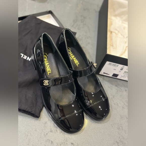 Chanel patent Mary Jane ballet flats. Size 39. Brand new in box - Picture 1 of 3